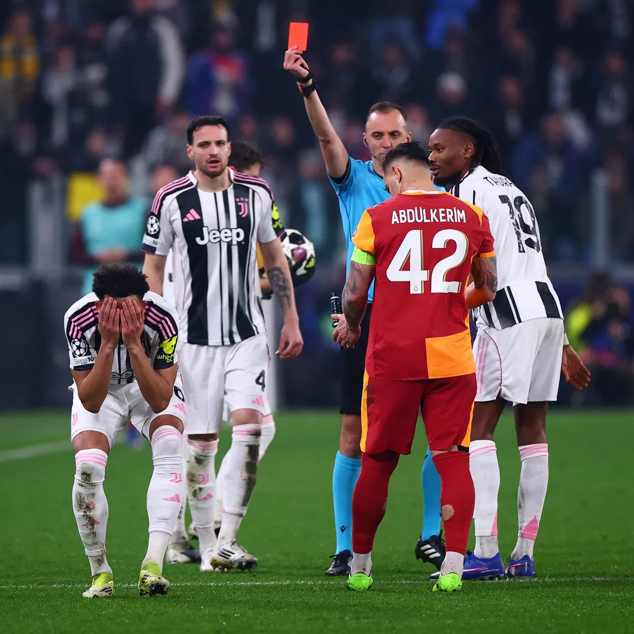 Galatasaray Juventus deplasmanında turladı: Şampiyonlar Ligi'nde son 16'dayız!