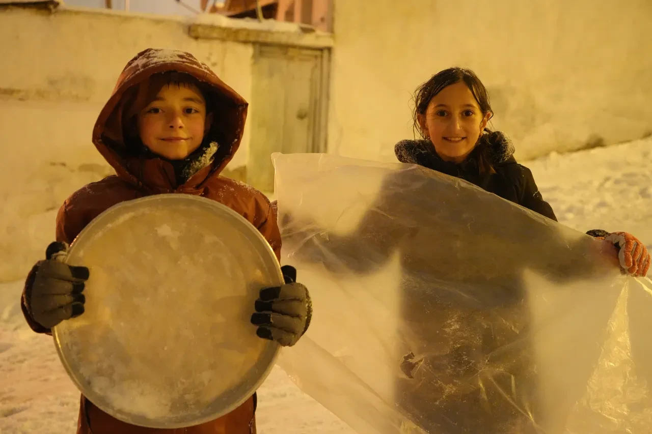 Kar yağışı bastırdı: Tatil haberleri peş peşe geldi: İşte okulların tatil edildiği iller 