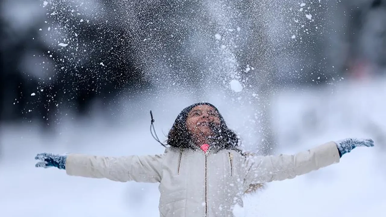 Kar yağışı bastırdı: Tatil haberleri peş peşe geldi: İşte okulların tatil edildiği iller 