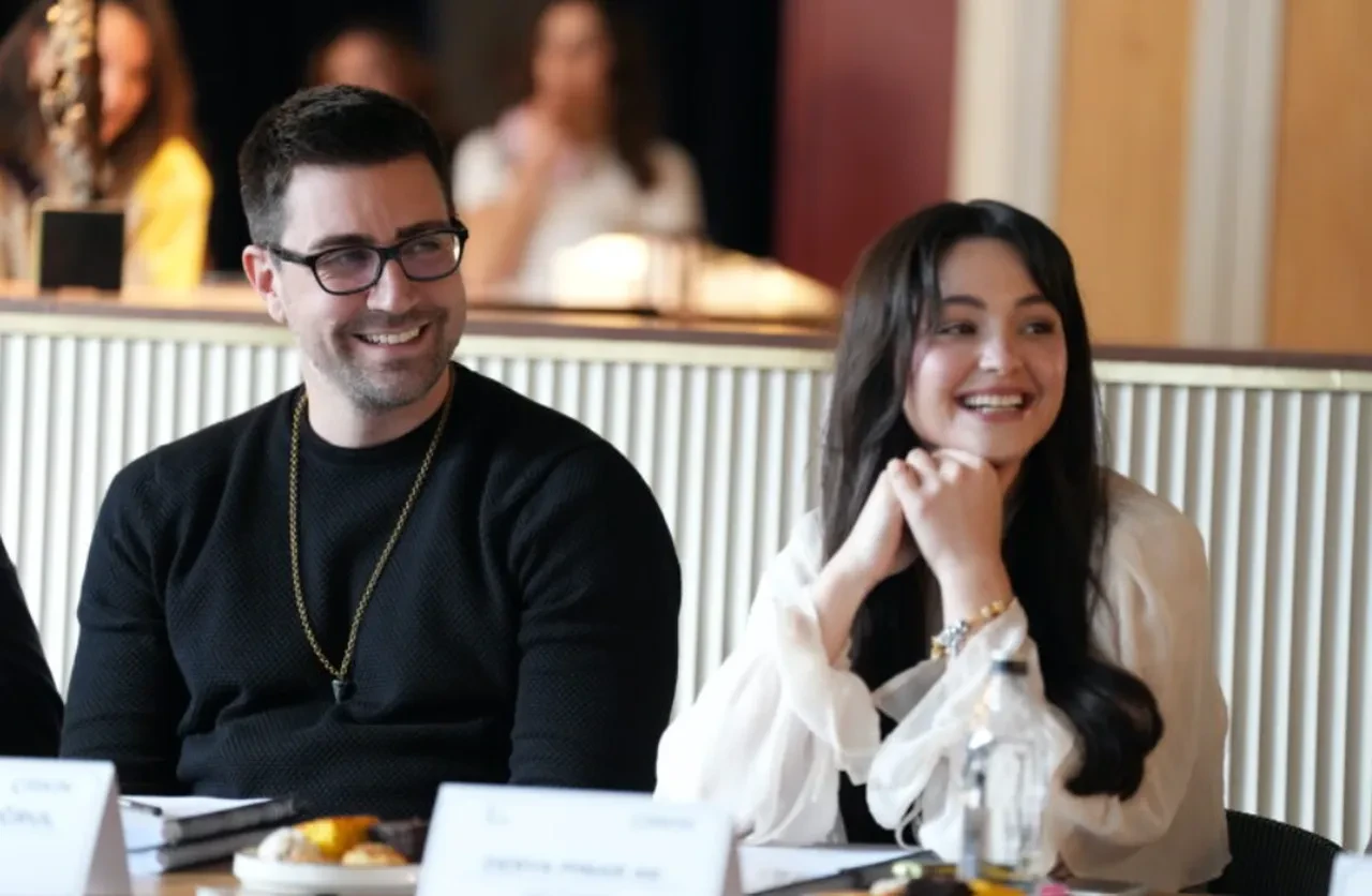 Merakla bekleniyordu: Çirkin dizisinin okuma provasından ilk kareler geldi!