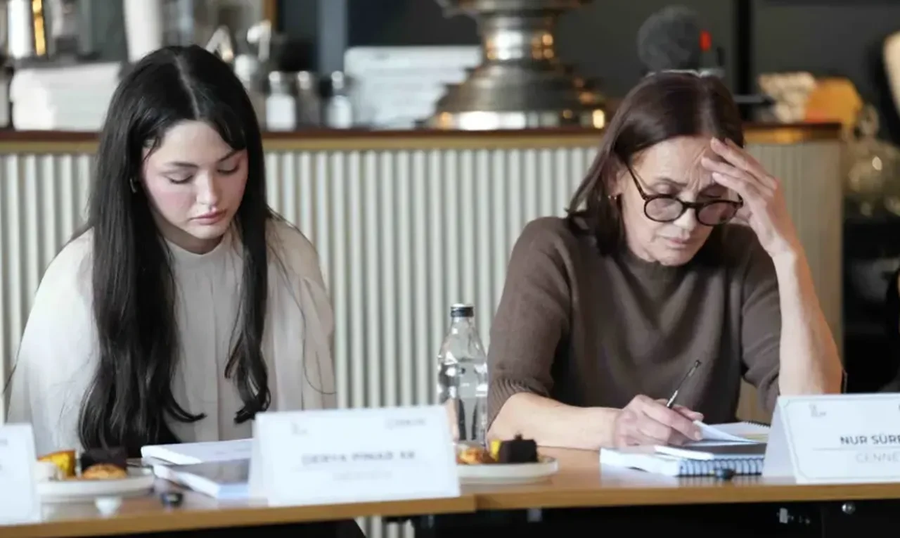 Merakla bekleniyordu: Çirkin dizisinin okuma provasından ilk kareler geldi!