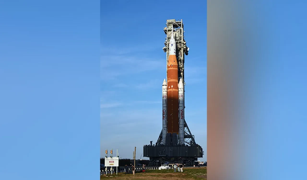 NASA'nın "Ay'a Dönüş"ü ertelendi! Devasa roket gökyüzü ile buluşamadan hangara dönüyor