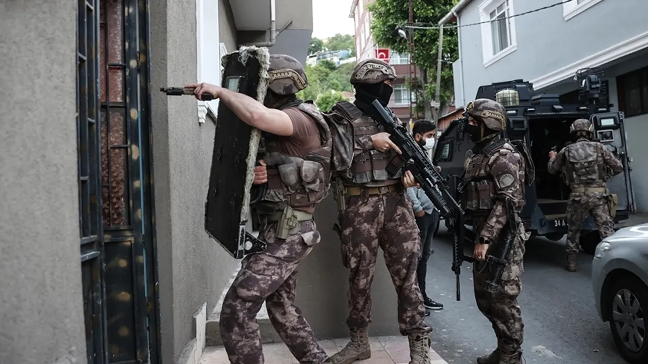 Organize suç örgütüne dev operasyon! Helikopter destekli eş zamanlı baskın: Çok sayıda gözaltı var