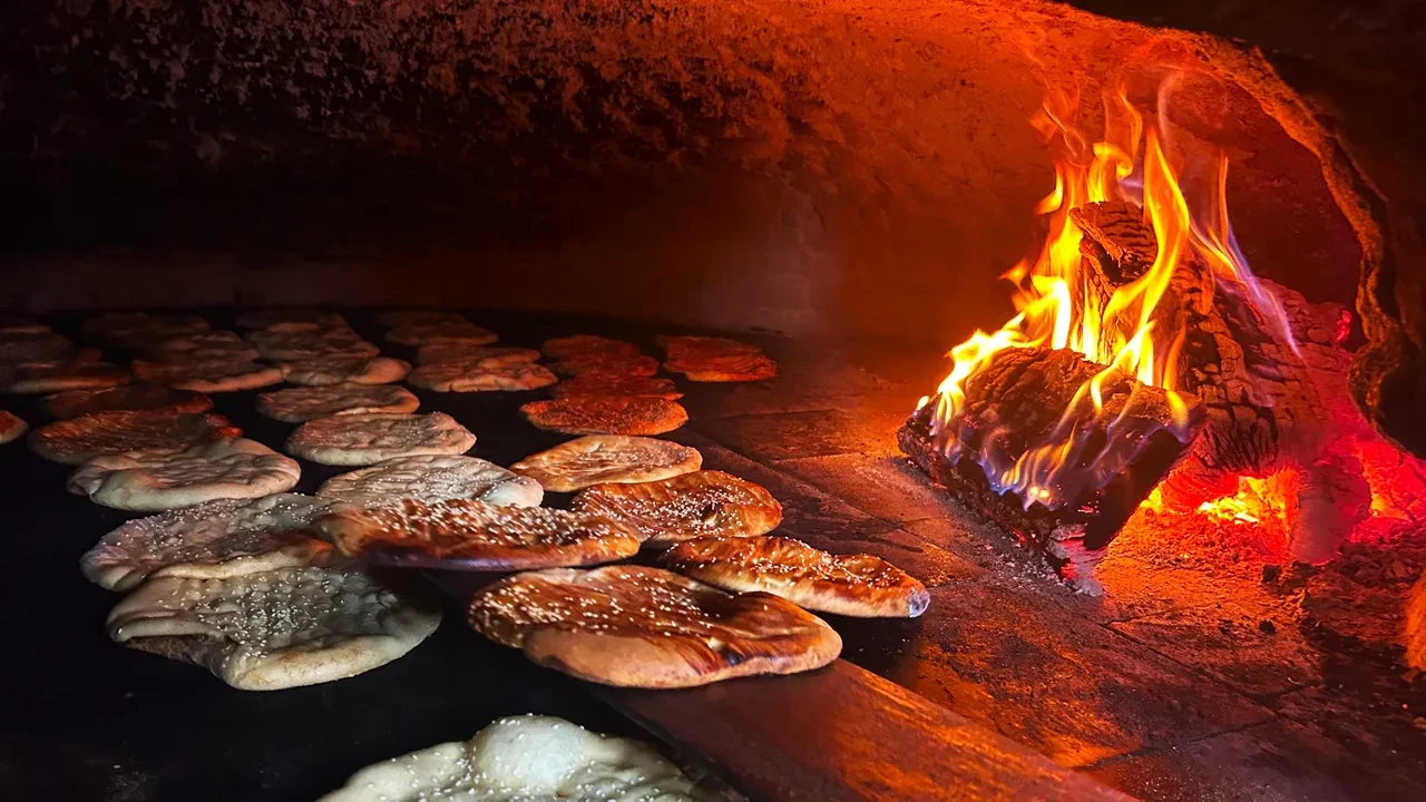 Sahurda tok tutan lezzet! Van çöreği yok satıyor