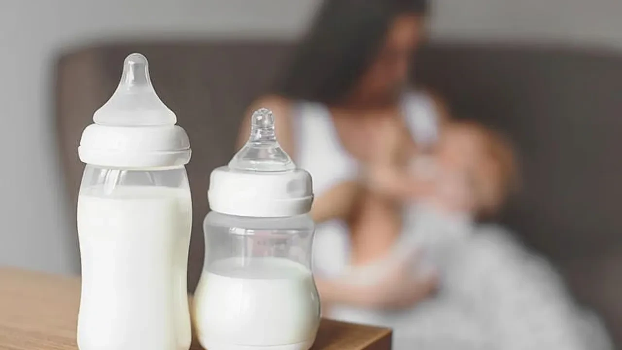 "Sütüm fazla ama bebeğim huzursuz" diyorsanız nedeni hiperlaktasyon olabilir! Uzman isimden uyarı: Bunu sakın yapmayın