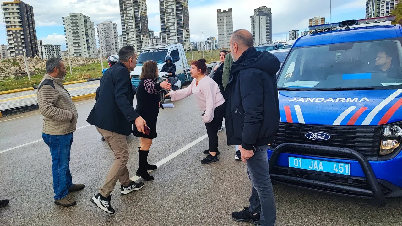 Tapulu arazilerine yol yapılan vatandaşların eyleminde korkutan anlar! İsyan etti, silahla geçti