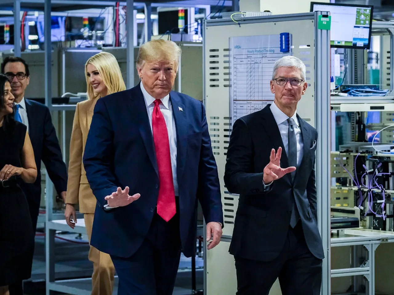 Trump’tan Meta, Google, Amazon ve OpenAI’ya talimat: Kendiniz üretin