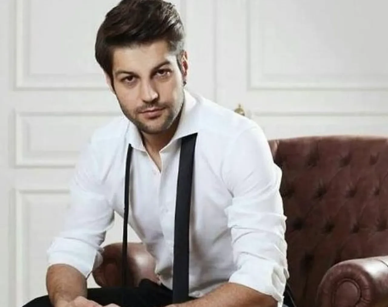 Veliaht dizisinin Faroz'u kim oldu? Veliaht'ın gizemli karakteri Serhat Teoman, bölüme damgasını vuracak!