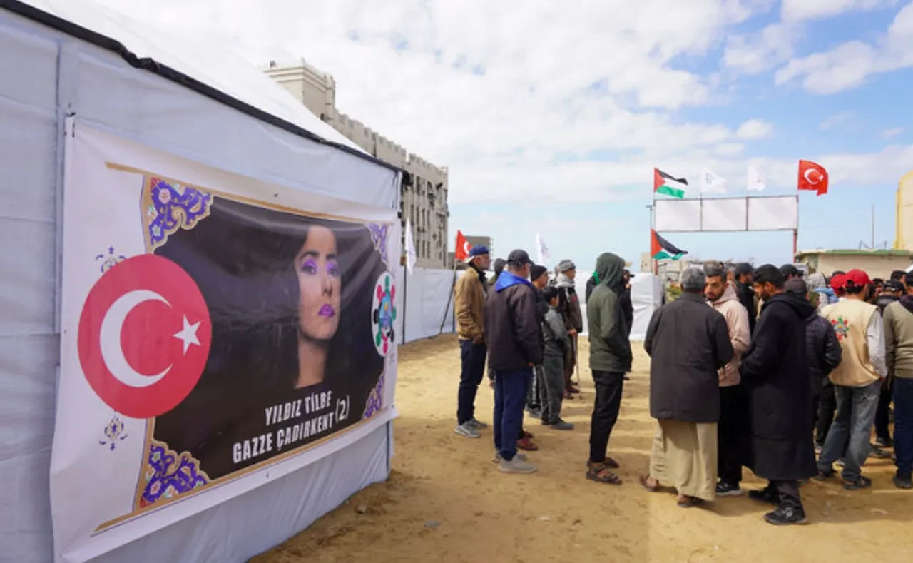 Yıldız Tilbe 2'nci çadır kent açıldı! Yaptığım denizde damla bile değil diyen Yıldız Tilbe gönülleri fethetti