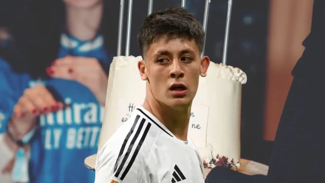 Arda Güler’in doğum günü pastasındaki detay dikkat çekti! Kız arkadaşı Duru Nayman’dan esprili mesaj