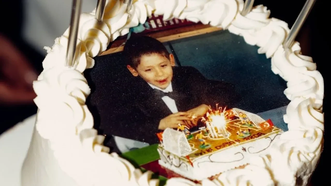 Arda Güler’in doğum günü pastasındaki detay dikkat çekti! Kız arkadaşı Duru Nayman’dan esprili mesaj