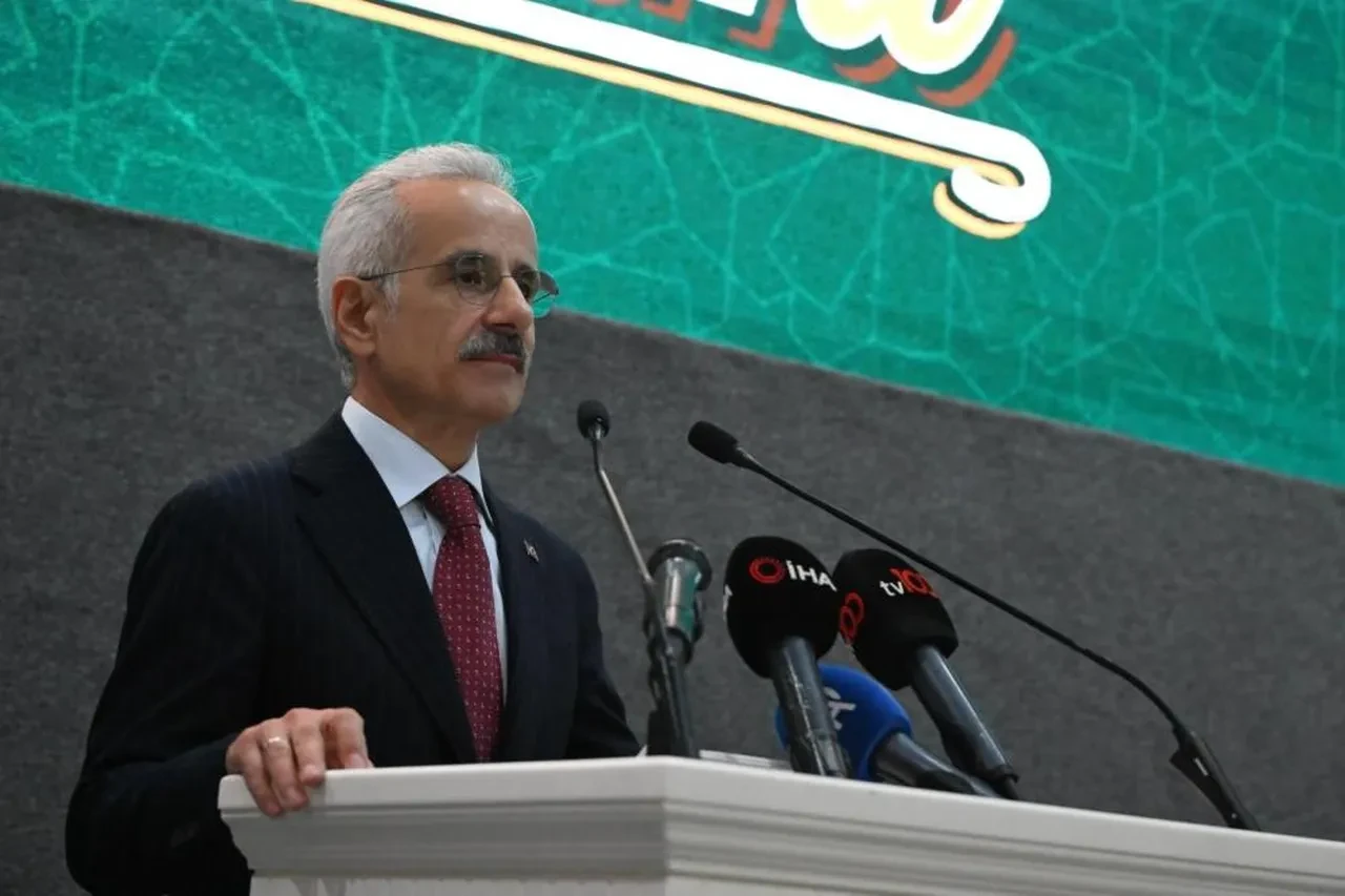 Bakan Abdulkadir Uraloğlu 15 yaş altı sosyal medya düzenlemesinin nasıl uygulanacağını açıkladı 