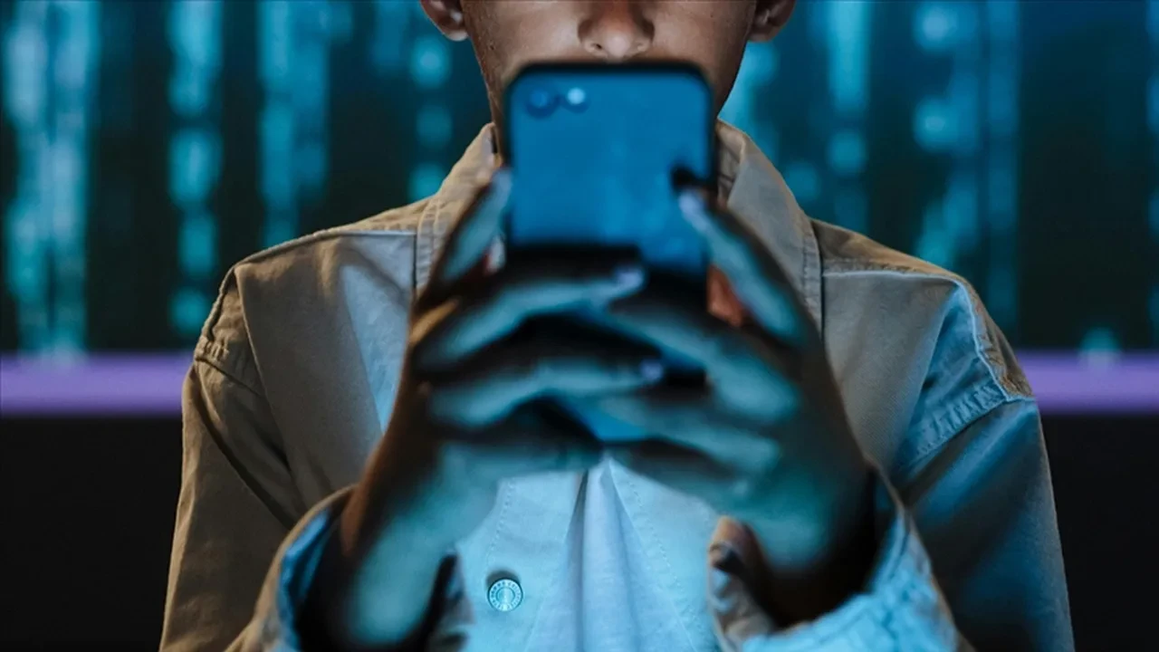 Bakan Abdulkadir Uraloğlu 15 yaş altı sosyal medya düzenlemesinin nasıl uygulanacağını açıkladı 