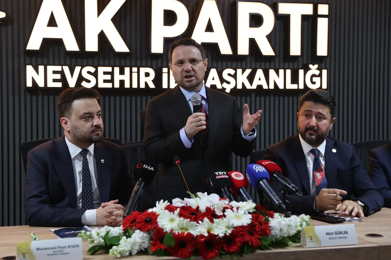 Bakan Gürlek'ten 'Unutmayacağız' diyerek net mesaj: Yasakların mağdurlarıyla buluştu