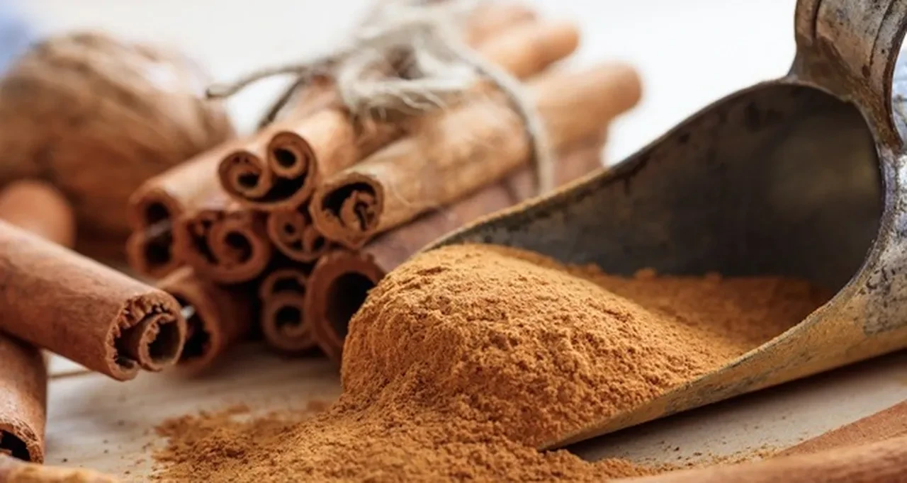 Duyan kimse inanmıyor! Bu ülkede 25 yaşına gelmiş bekarları direğe bağlayıp üzerlerine kilolarca tarçın döküyorlar