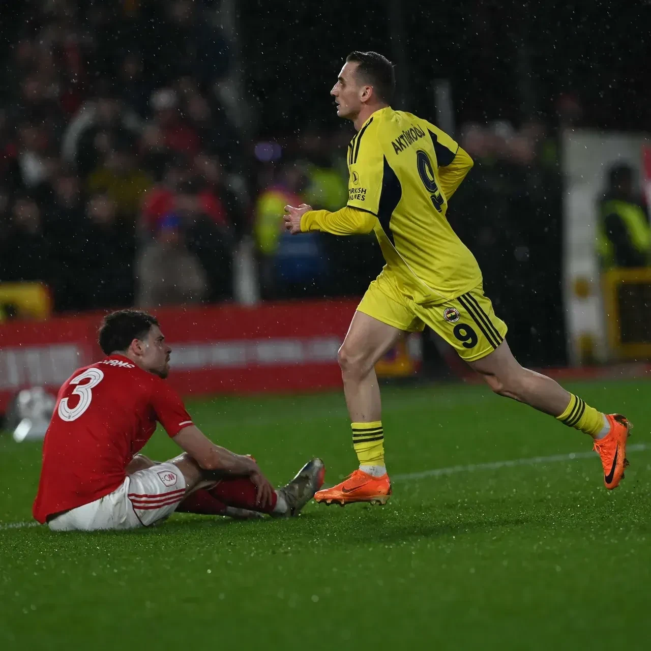 Fenerbahçe'nin Nottingham Forest zaferi İngiltere basınında: Yuhalandı vurgusu!