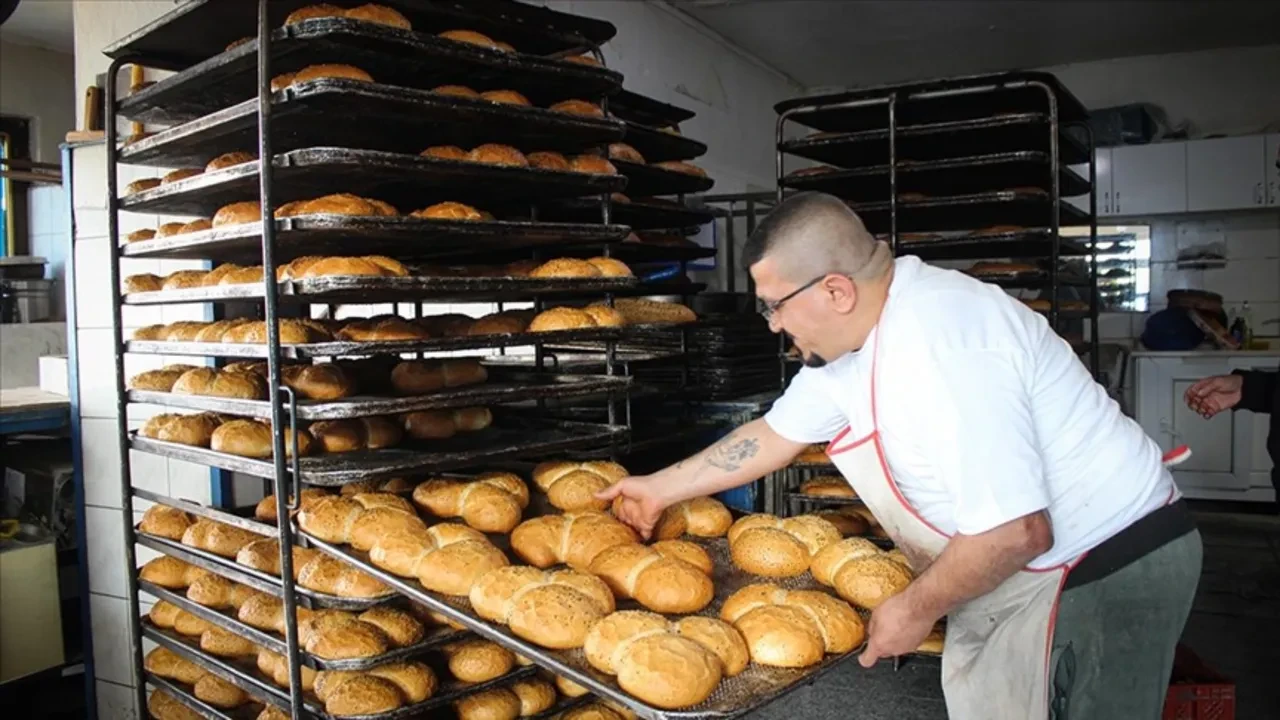 Fırıncıların sırrı açığa çıktı! Ramazan pidesinin tadını bir başka yapan 'Şifa' sıvısı bakın neyden yapılıyormuş