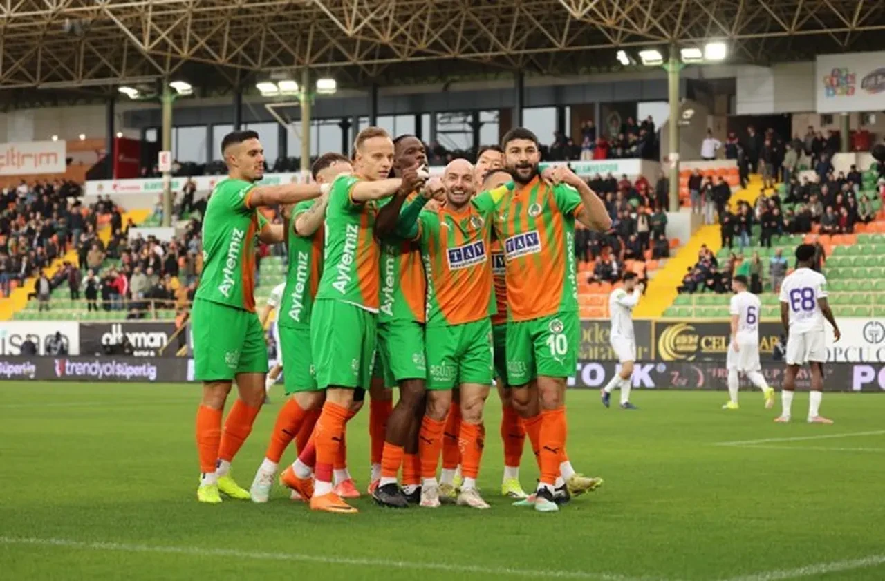 Galatasaray Alanyaspor muhtemel 11! Galatasaray'da 2 oyuncu sarı kart sınırında