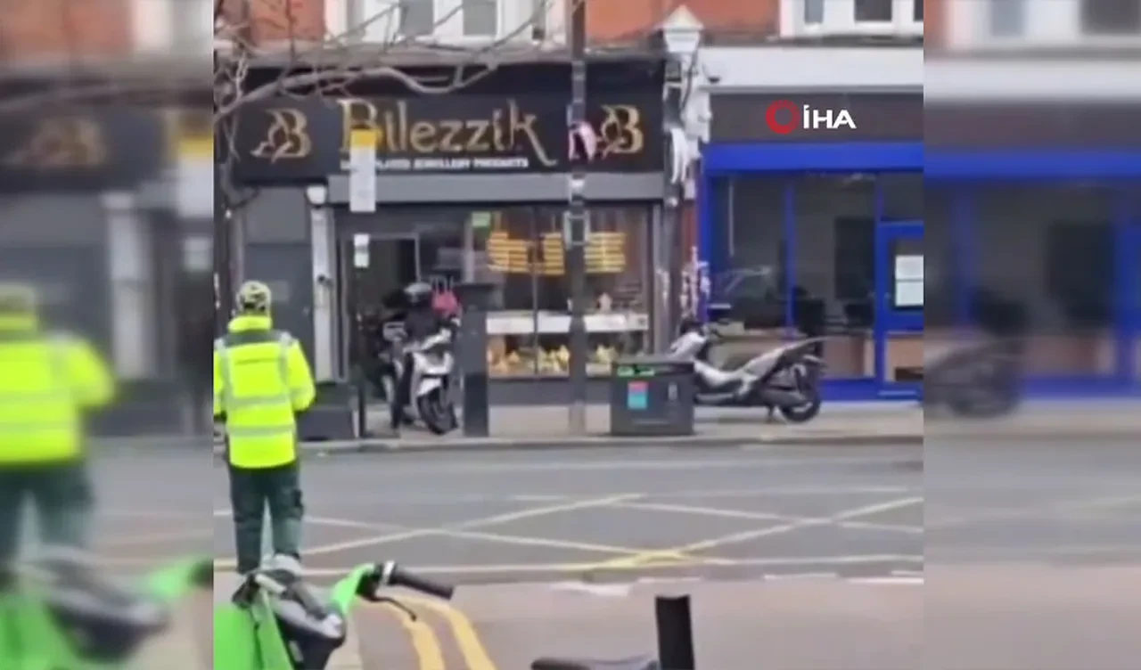 Londra’da eşine az rastlanır soygun! Türk kuyumcu dükkanı palalı hırsızların hedefindeydi