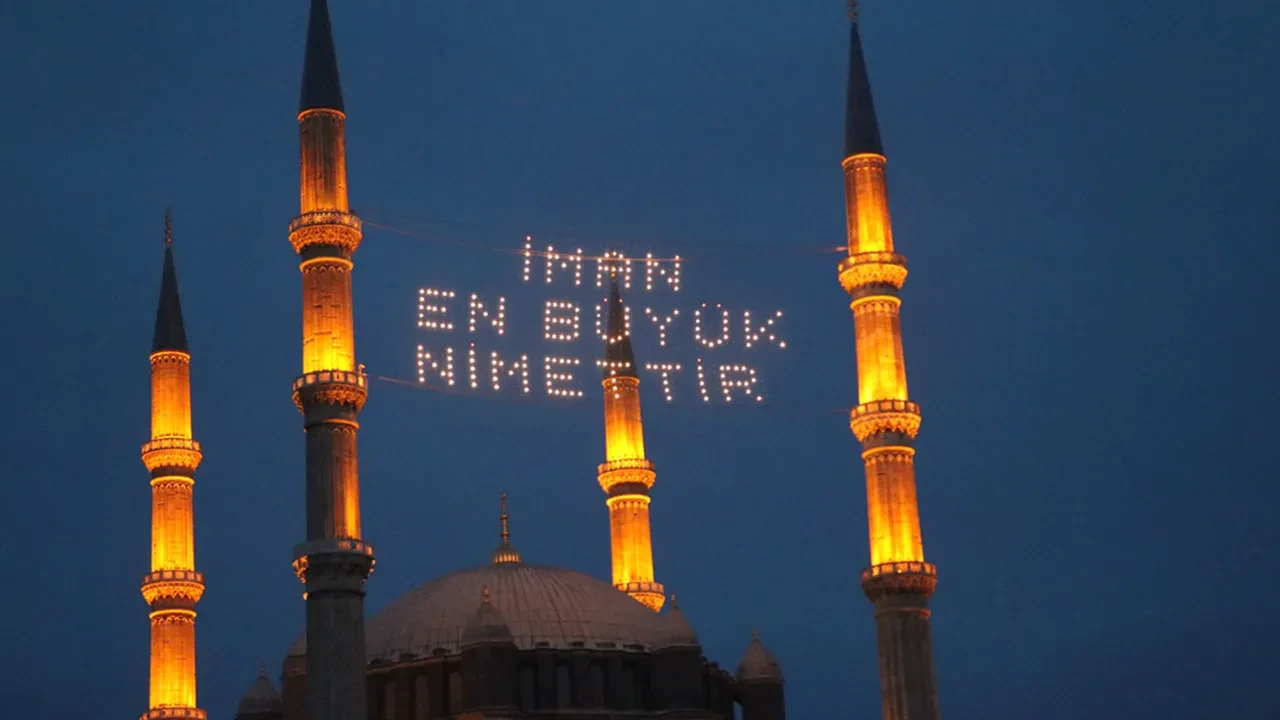 Ramazan ayının en önemli simgelerinden… Mahya sanatı bakın nasıl ortaya çıkmış