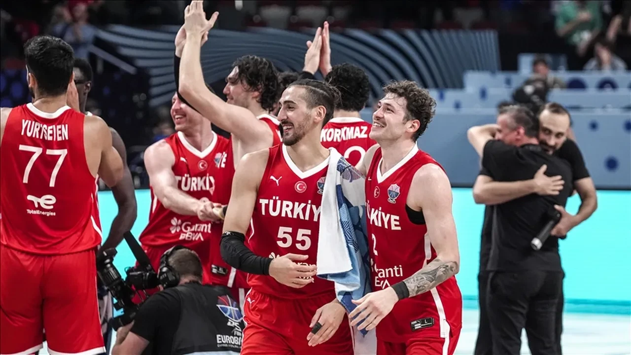 Sırbistan Türkiye CANLI nereden izlenir, hangi kanalda? Basketbol maçı şifresiz kanalda!