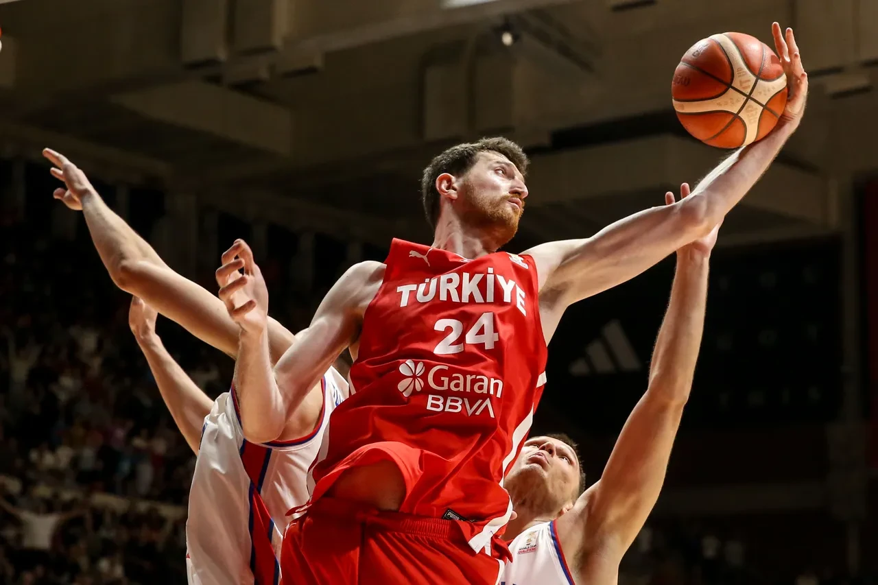 Sırbistan Türkiye maç skoru kaç kaç? 12 Dev Adam 3’te 3 yaptı