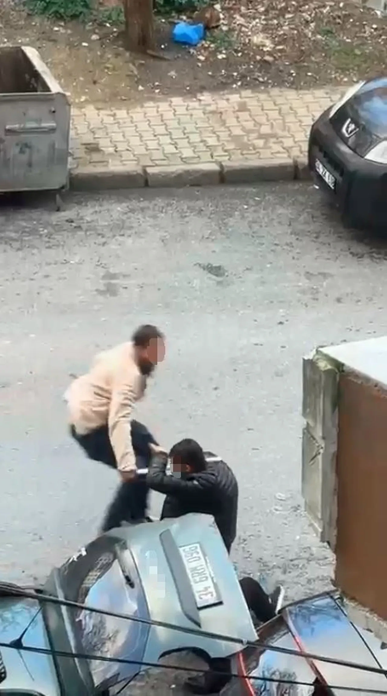 Sokak ortasında dehşet! Eşinin sevgilisini defalarca bıçakladı: Çığlıkları mahallede yankılandı 