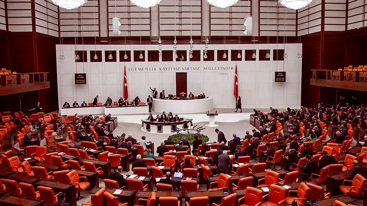 Yeni torba kanun müjdelerle geliyor! Emekli ikramiyelerinde artış, gençlere iş 