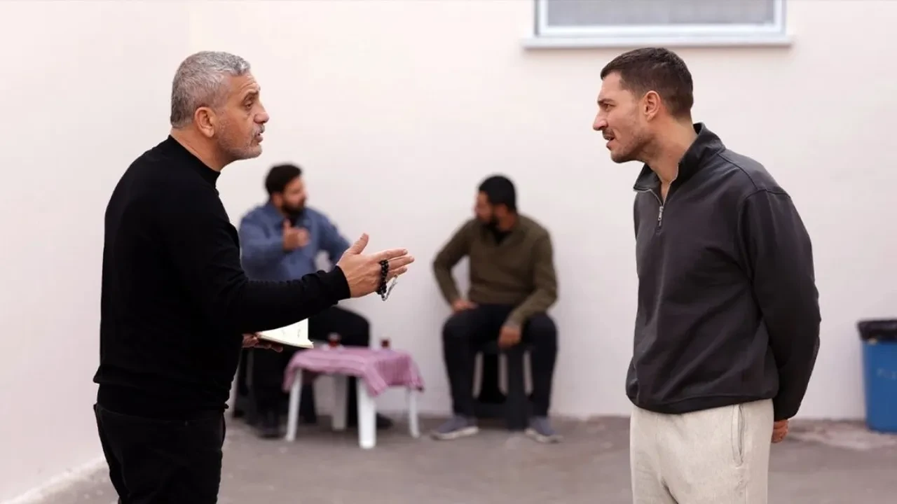 Yeraltı dizisinin Bozo’su Uraz Kaygılaroğlu’ndan çarpıcı açıklama! “Duygusal yeme bozukluğum vardı”