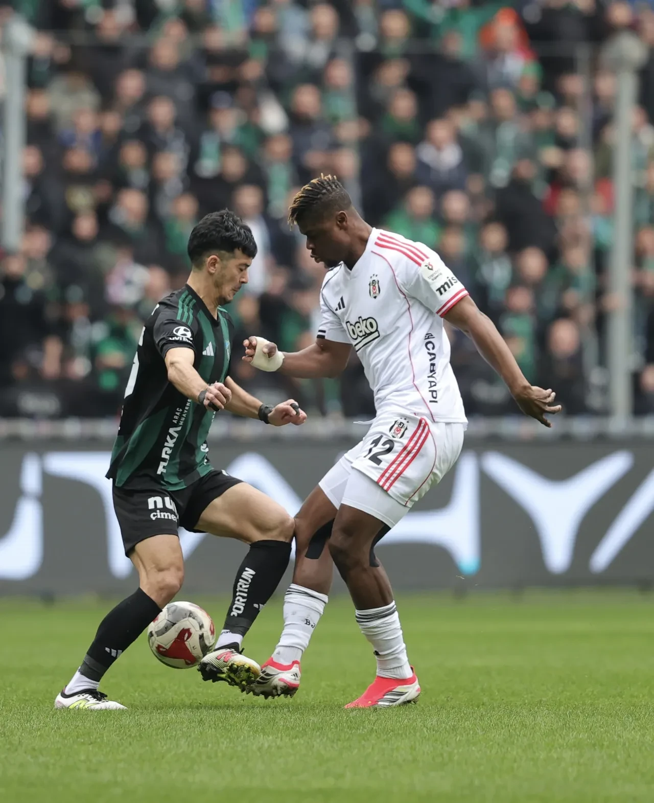 Beşiktaş Kocaelispor deplasmanında kazandı: Yeni transferler gollere devam ediyor!