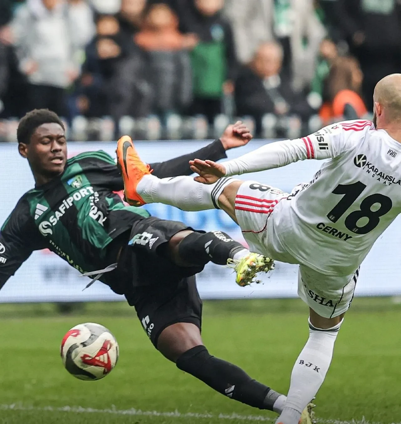 Beşiktaş Kocaelispor deplasmanında kazandı: Yeni transferler gollere devam ediyor!