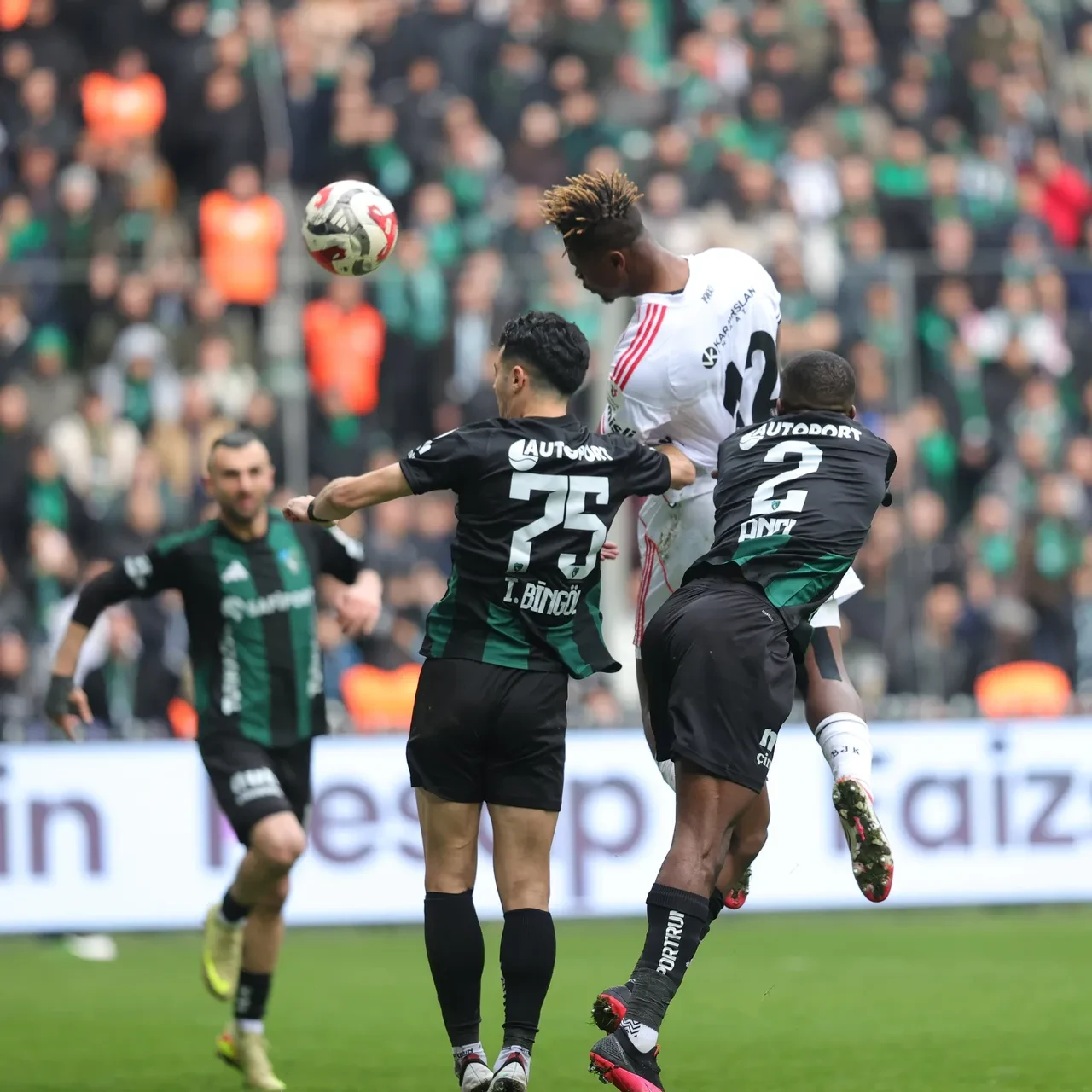 Beşiktaş Kocaelispor deplasmanında kazandı: Yeni transferler gollere devam ediyor!