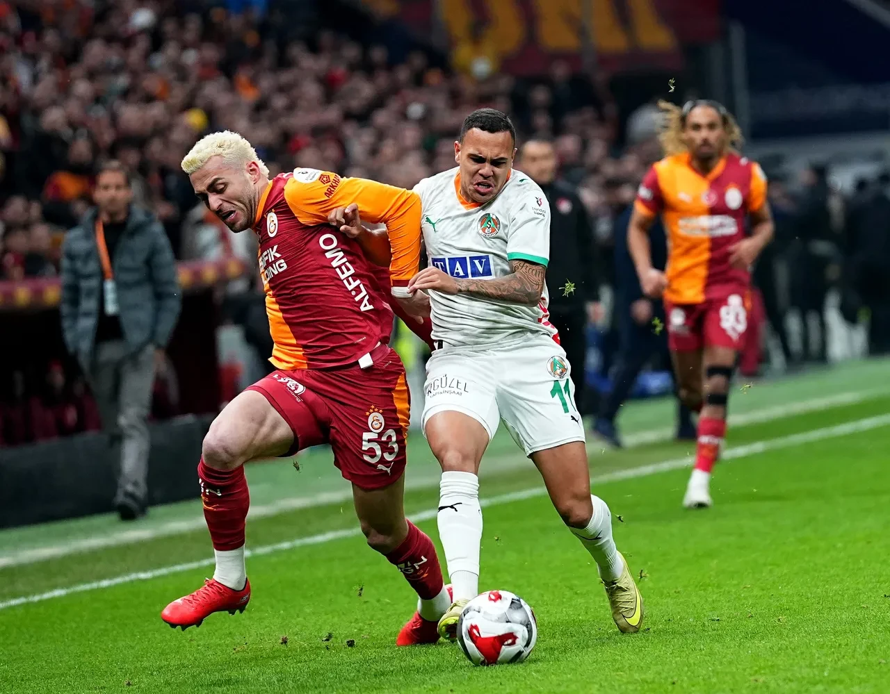 Galatasaray Alanyaspor engelini de kayıpsız geçti!