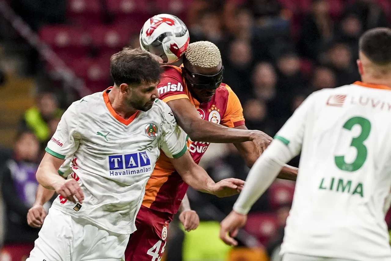 Galatasaray Alanyaspor engelini de kayıpsız geçti!