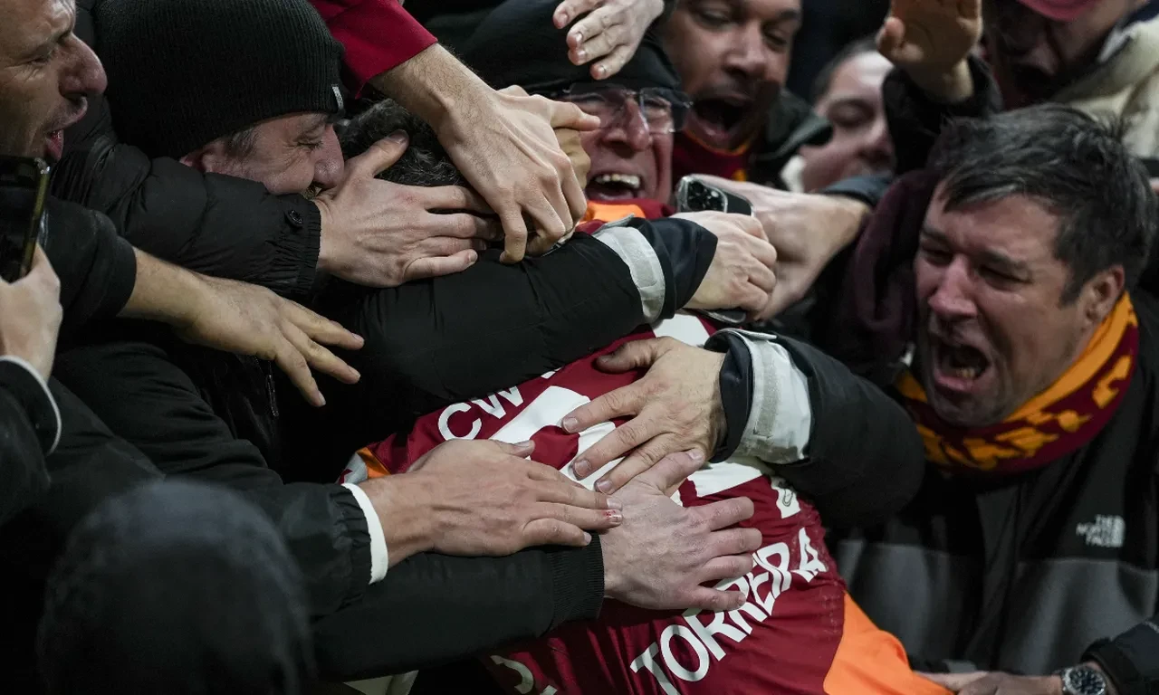 Galatasaray'da Lucas Torreira'dan anlamlı sözler: "Türkiye'yi temsil ediyoruz"