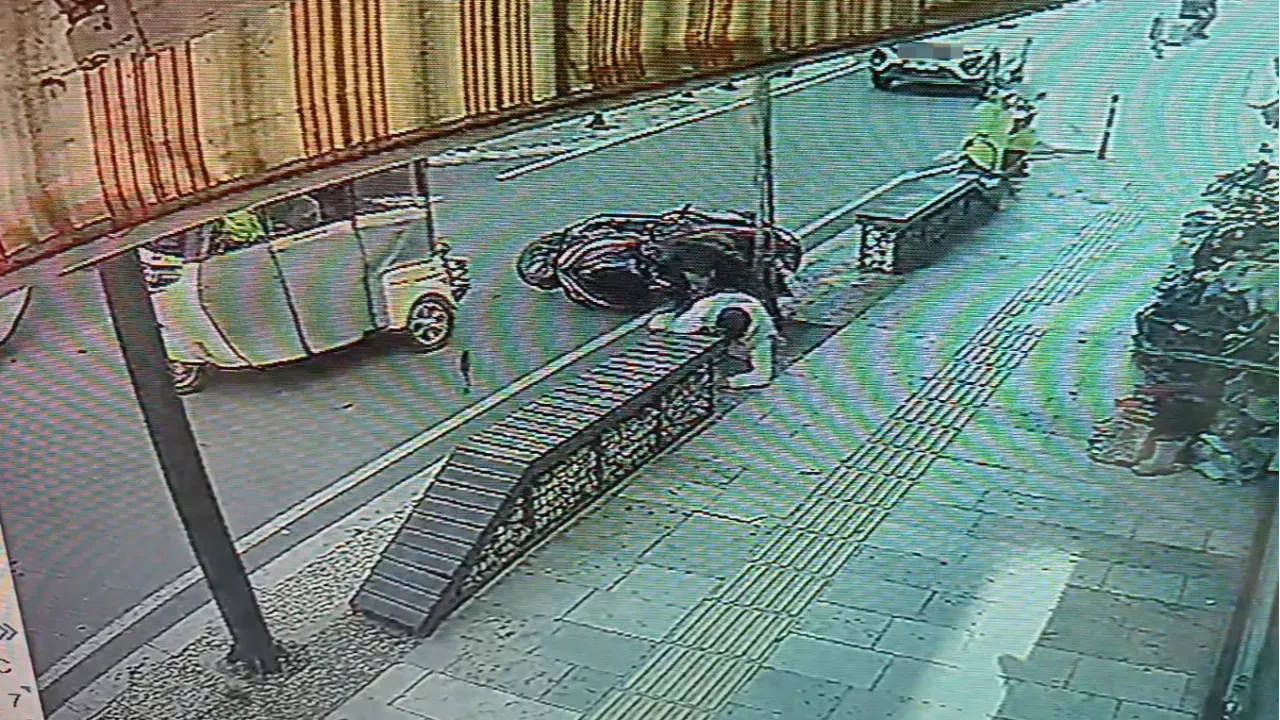 İki kaza arasında 100 metre var! Manavgat’ta sürücüler yola savruldu