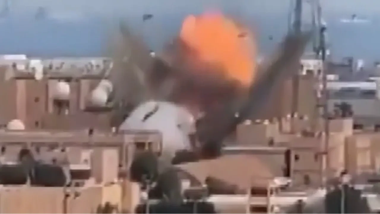 İran, ABD üslerini vuruyor! Bahreyn'de İHA'lı saldırı