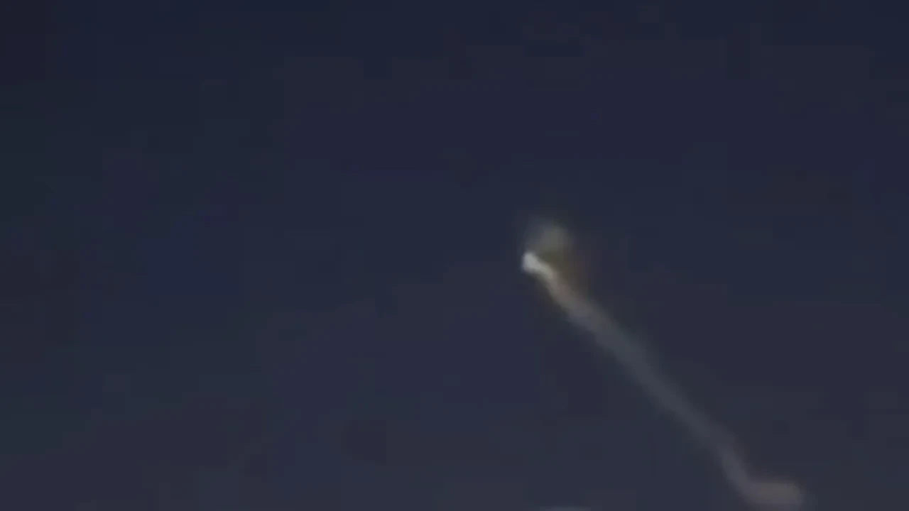 İran'ın İsrail'e fırlattığı füzeler Suriye semalarında