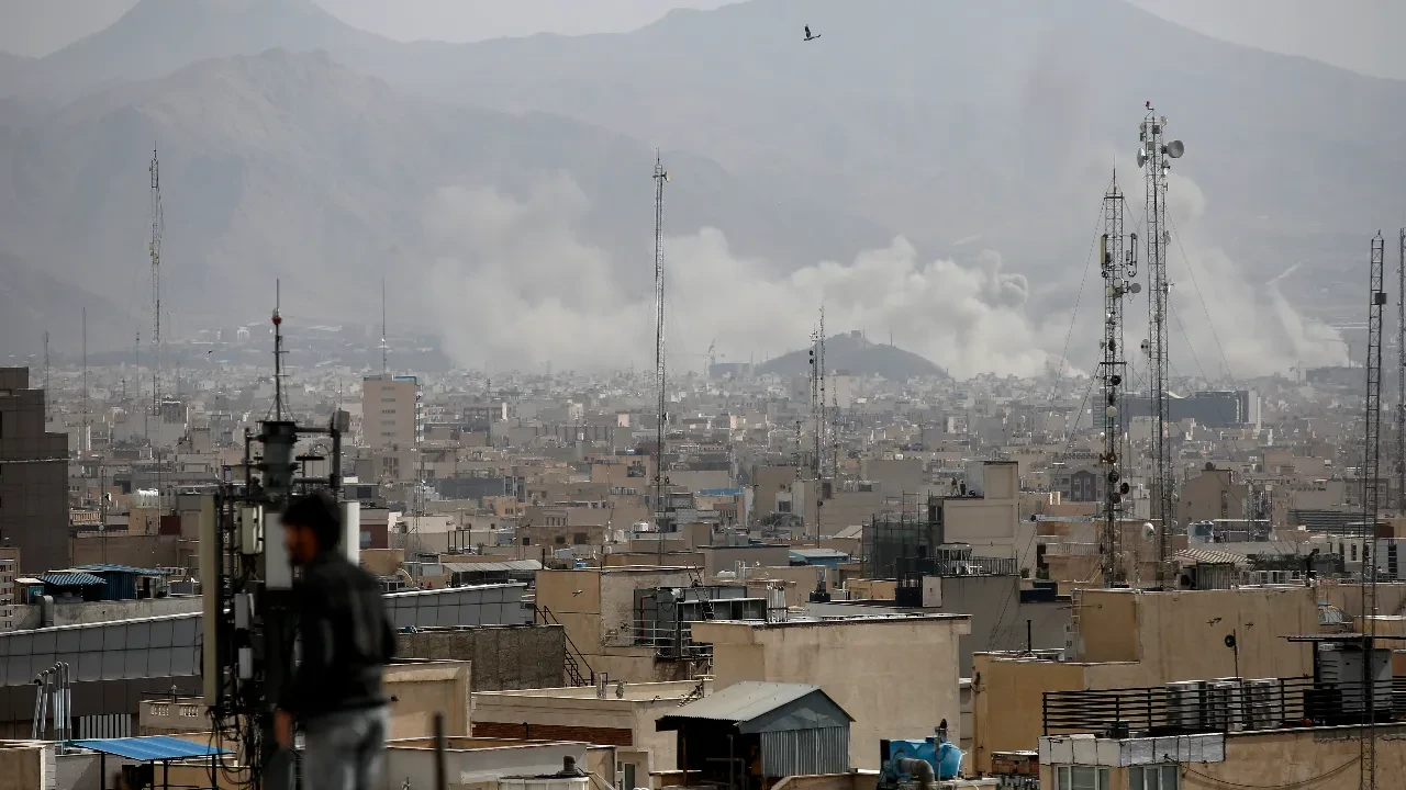 İran'ın kalbi Tahran'a bir saldırı daha! Hedefte üst düzey yöneticiler var