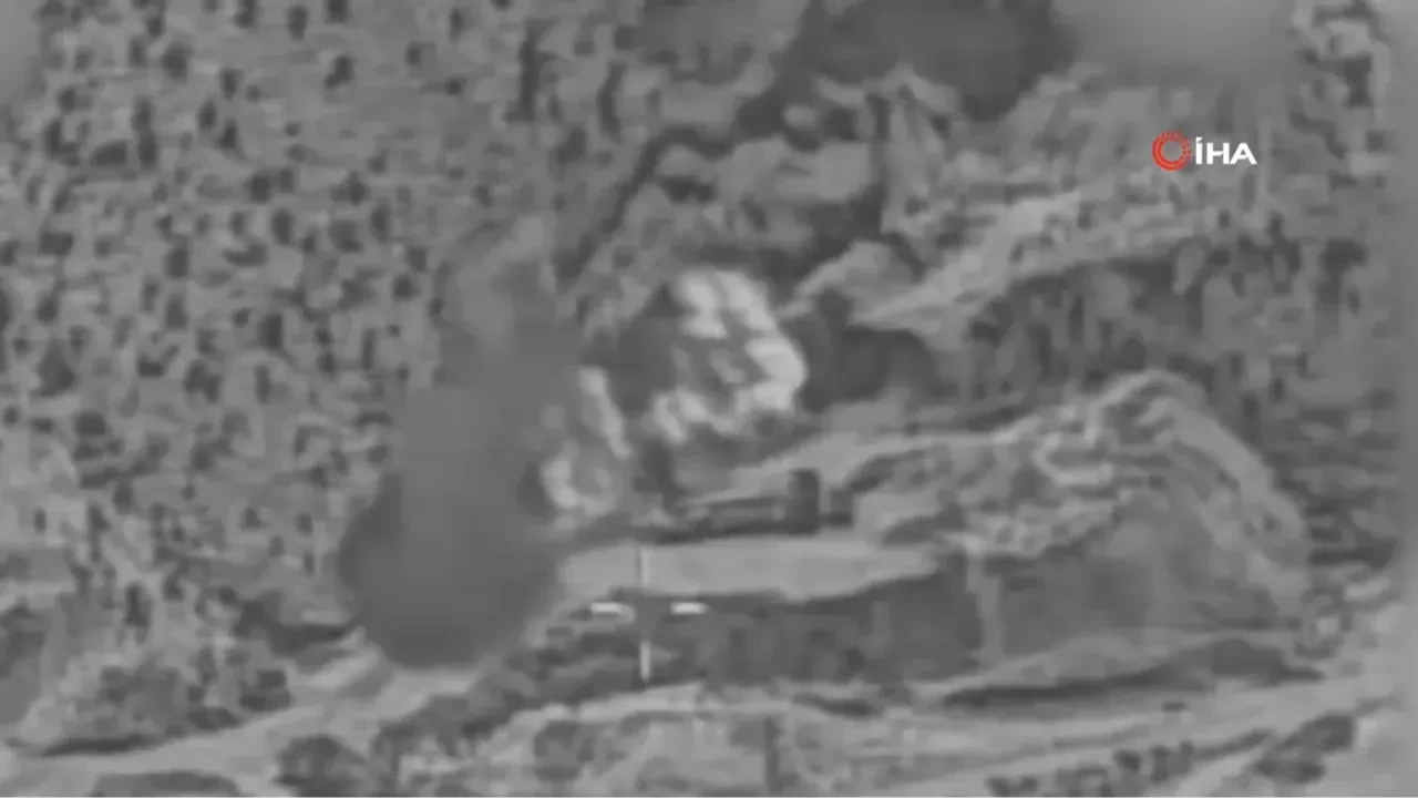 İsrail, İran'ın askeri hedeflerini vurduğu anları paylaştı!