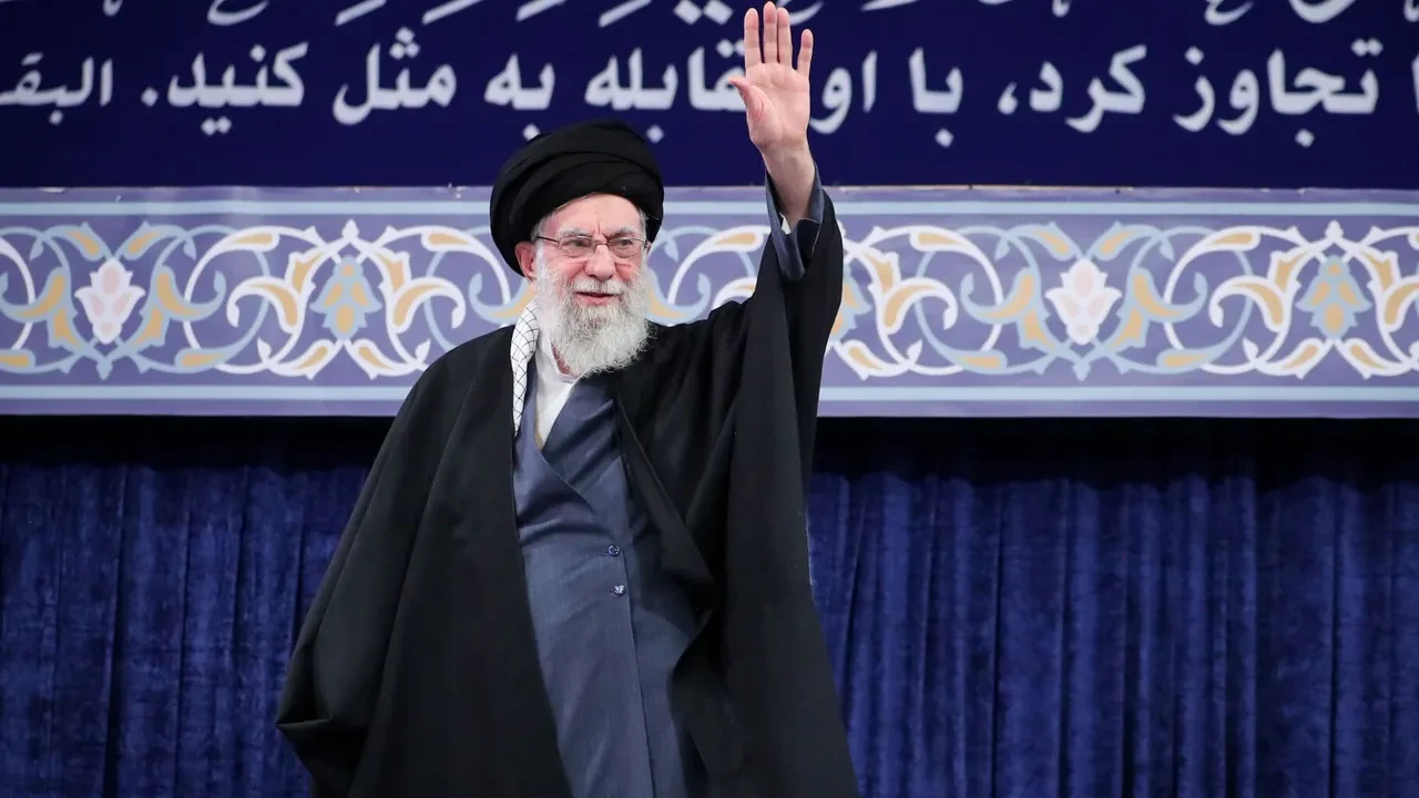 İsrail ve ABD saldırılarında İran dini lideri Hamaney'in gelini ve damadı öldürüldü