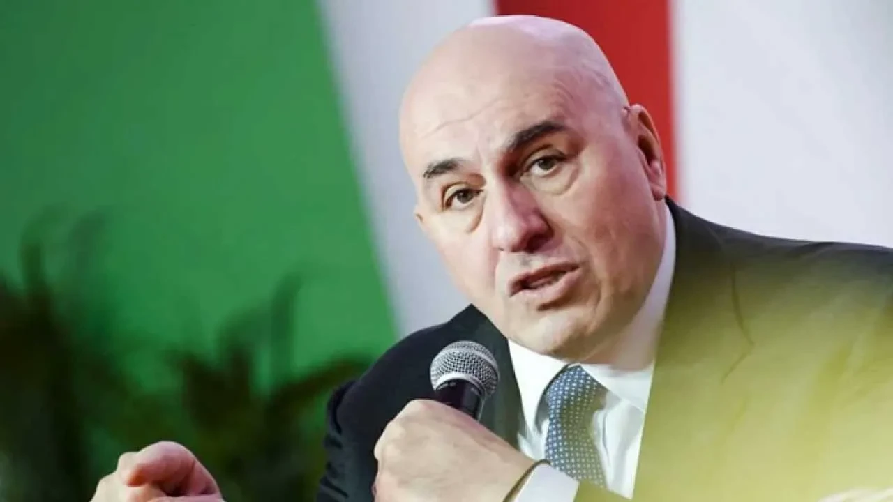 İtalya Savunma Bakanı Dubai'de mahsur kaldı