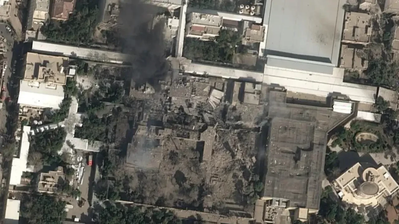 New York Times paylaştı! İran dini lideri Hamaney’in yerleşkesindeki hasarın görüntüsü