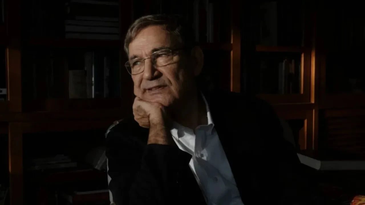 Orhan Pamuk'a ait Beyoğlu'ndaki apartman yıkılıyor 