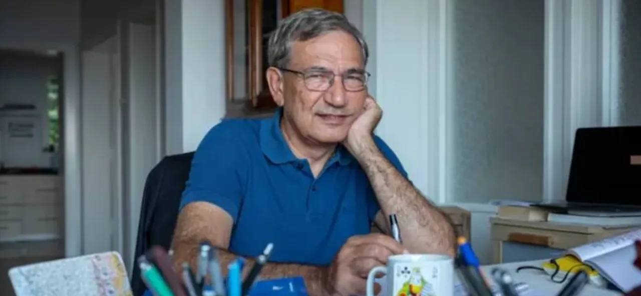 Orhan Pamuk'a ait Beyoğlu'ndaki apartman yıkılıyor 