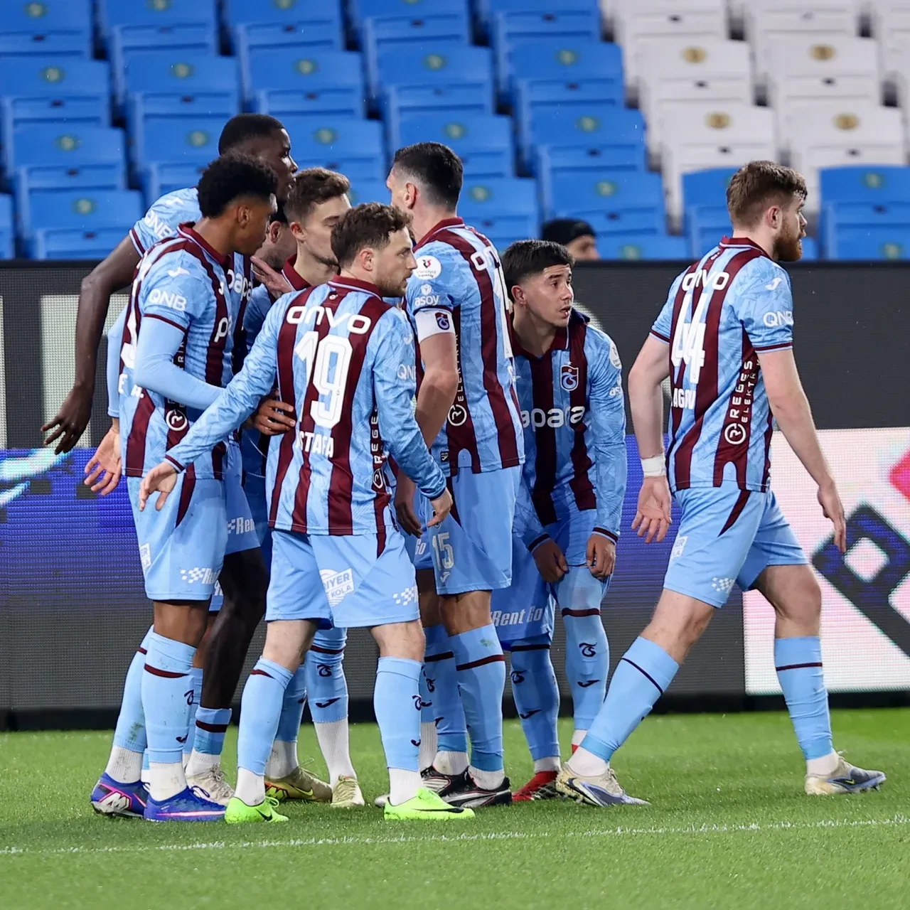 Trabzonspor'da Fatih Tekke'den galibiyet sonrasında net mesaj: "Kurcalamıyoruz"