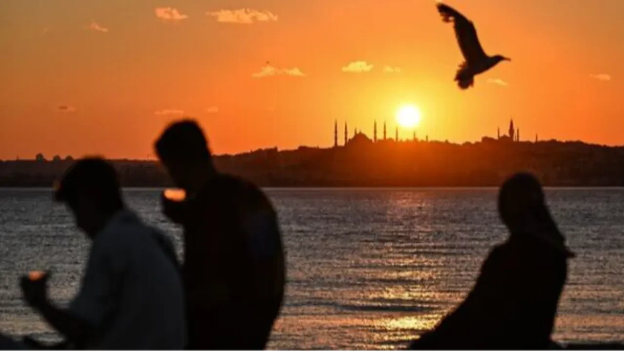 AKOM İstanbul için saat verdi! Önce sağanak, sonra bahar havası