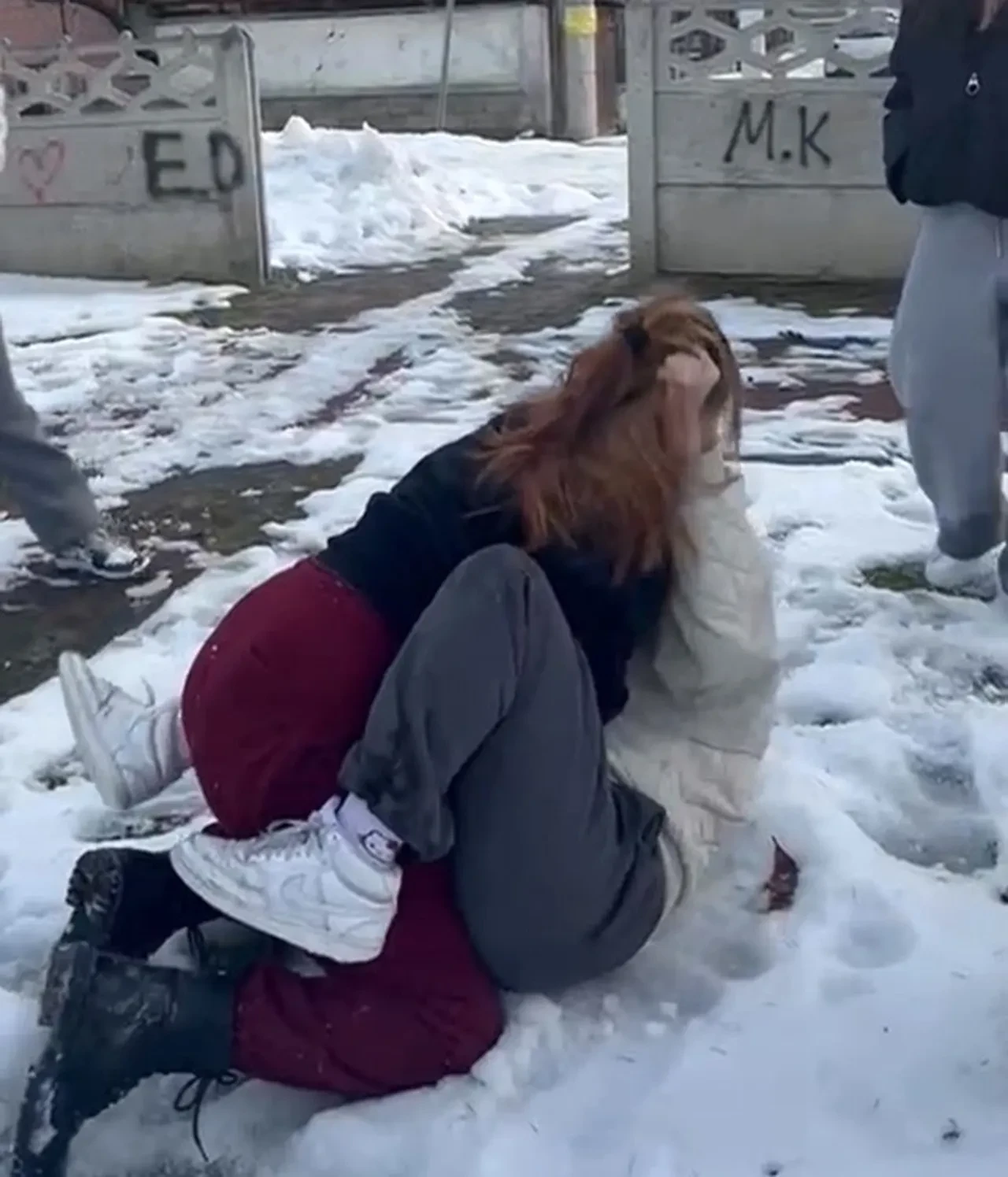 Bolu'da dehşete düşüren akran zorbalığı! Saçlarından sürükleyip dakikalarca darp ettiler