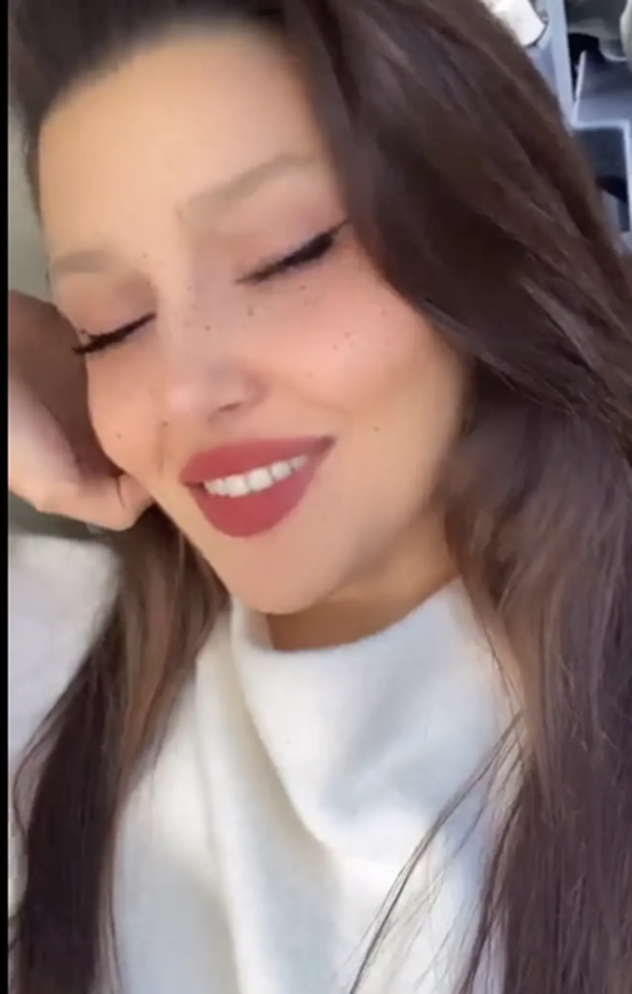 Eşref Rüya'nın Nisan'ı Demet Özdemir'i kimse tanıyamadı! İmajı Hande Erçel'e benzetildi