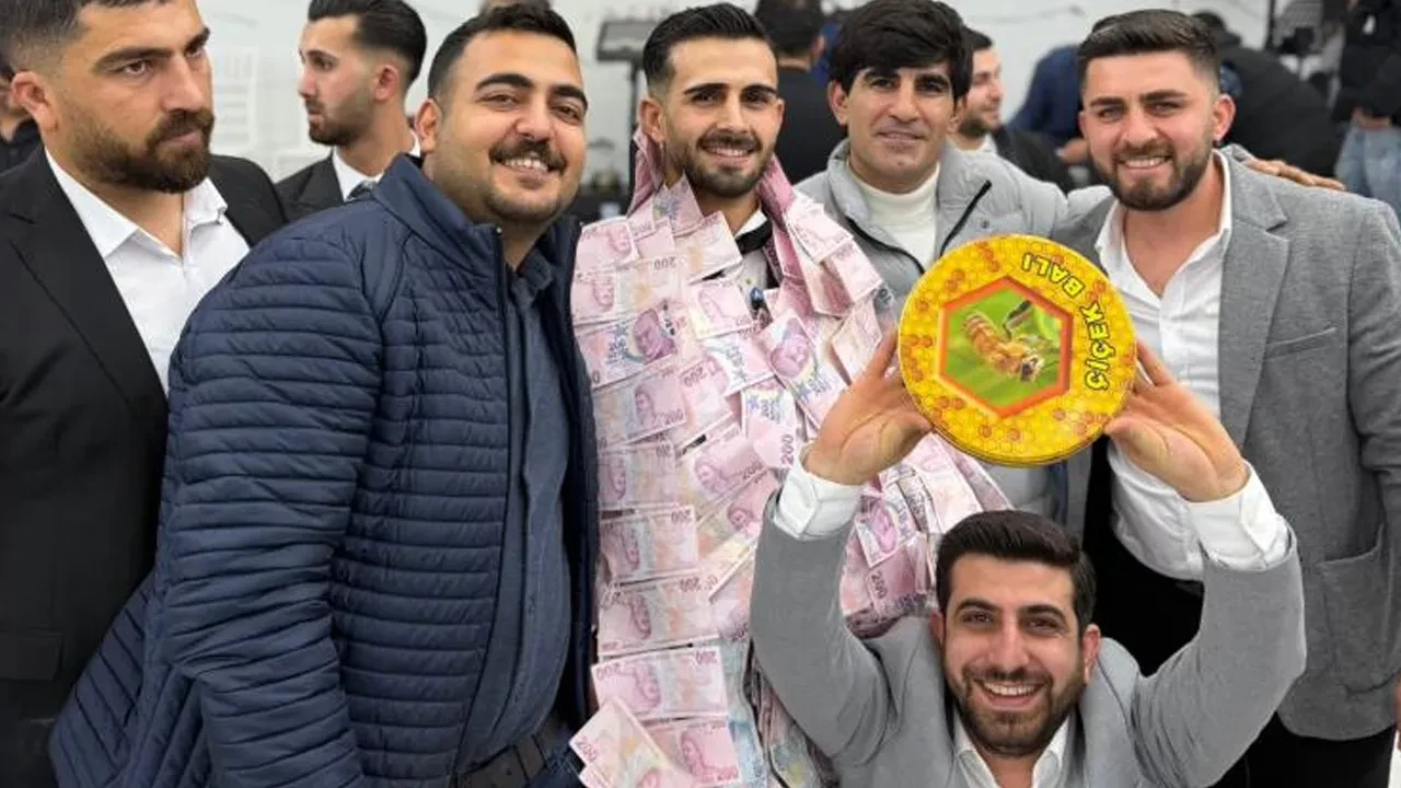 Gelin ve damada ezberbozan hediye! Davetliler şaşkınlığını gizleyemedi